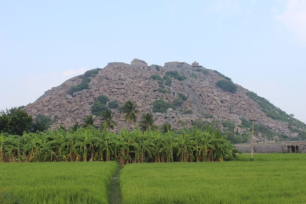 Jinjee Fort, Capital of the Marathas under Rajaram Maharaj; Image Source: KARTY JazZ / CC BY-SA (https://creativecommons.org/licenses/by-sa/4.0)