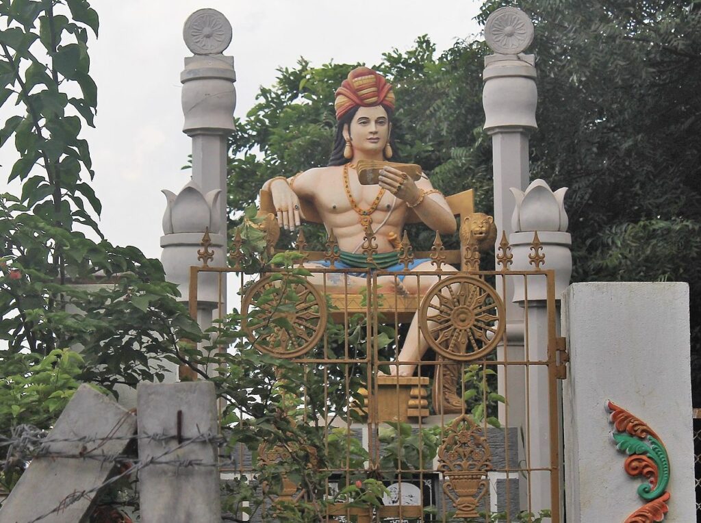 Gautamiputra Satakarni statue in Amaravati regional capital of Satavahana Empire; Source: Krishna Chaitanya Velaga, CC BY-SA 4.0 https://creativecommons.org/licenses/by-sa/4.0, via Wikimedia Commons