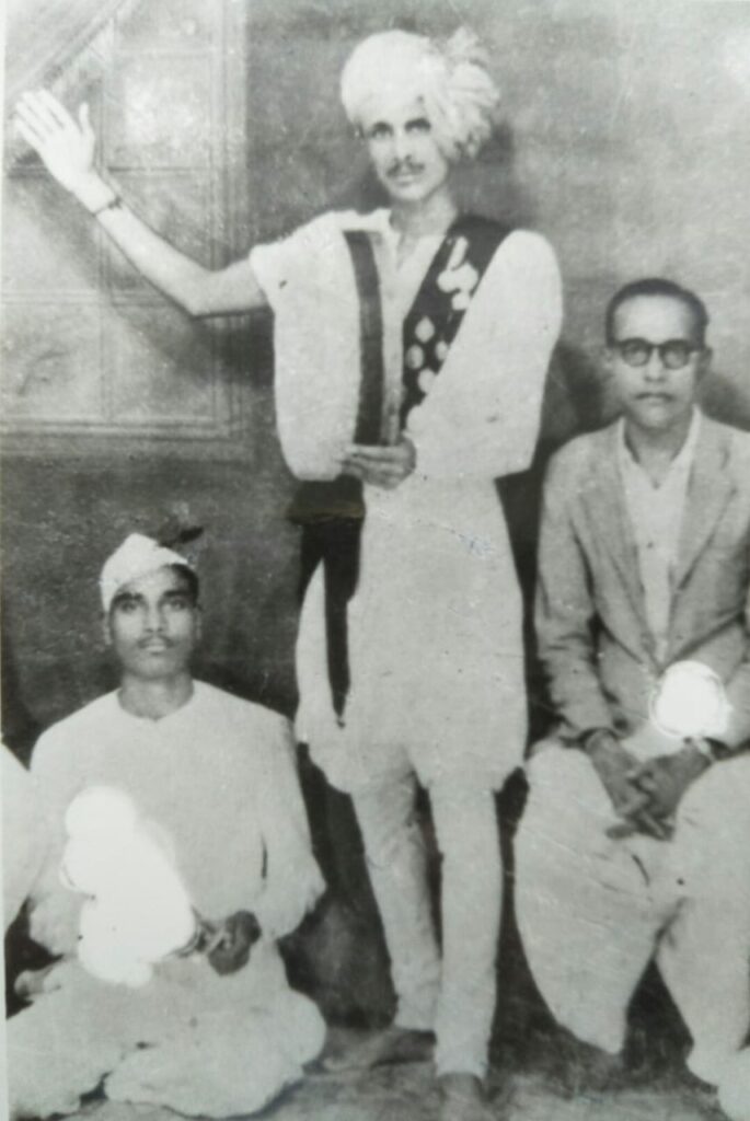 Shahir Dixit with his companions